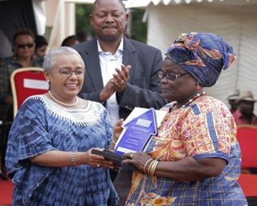 Patron Honours Long Serving Employees